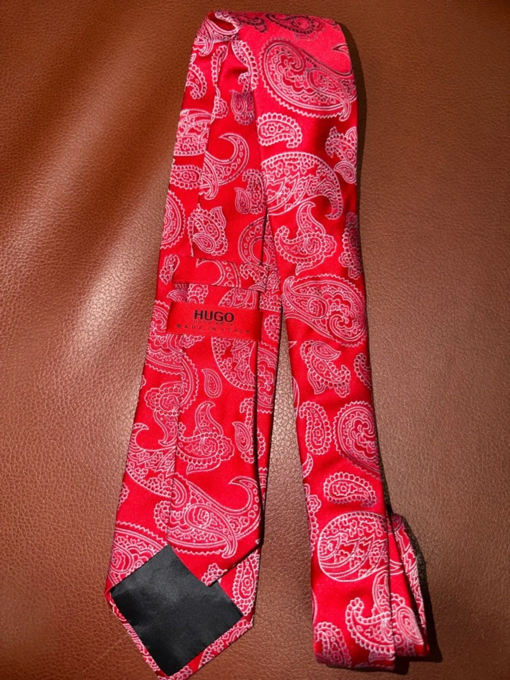 Hugo Boss Made in Italy Red Paisley Tie, 100% Silk, EUC - Picture 9 of 12
